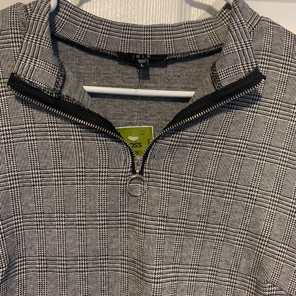 Woman’s shirt with zipper